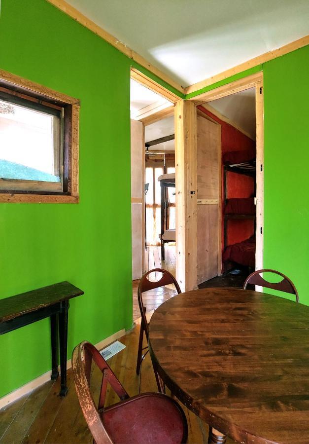 Lost River Hostel French Lick Bagian luar foto